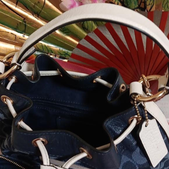 Coach  demin bucket bag - Picture 3 of 7